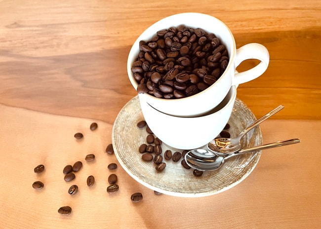 Tasse_mit_Kaffeebohnen